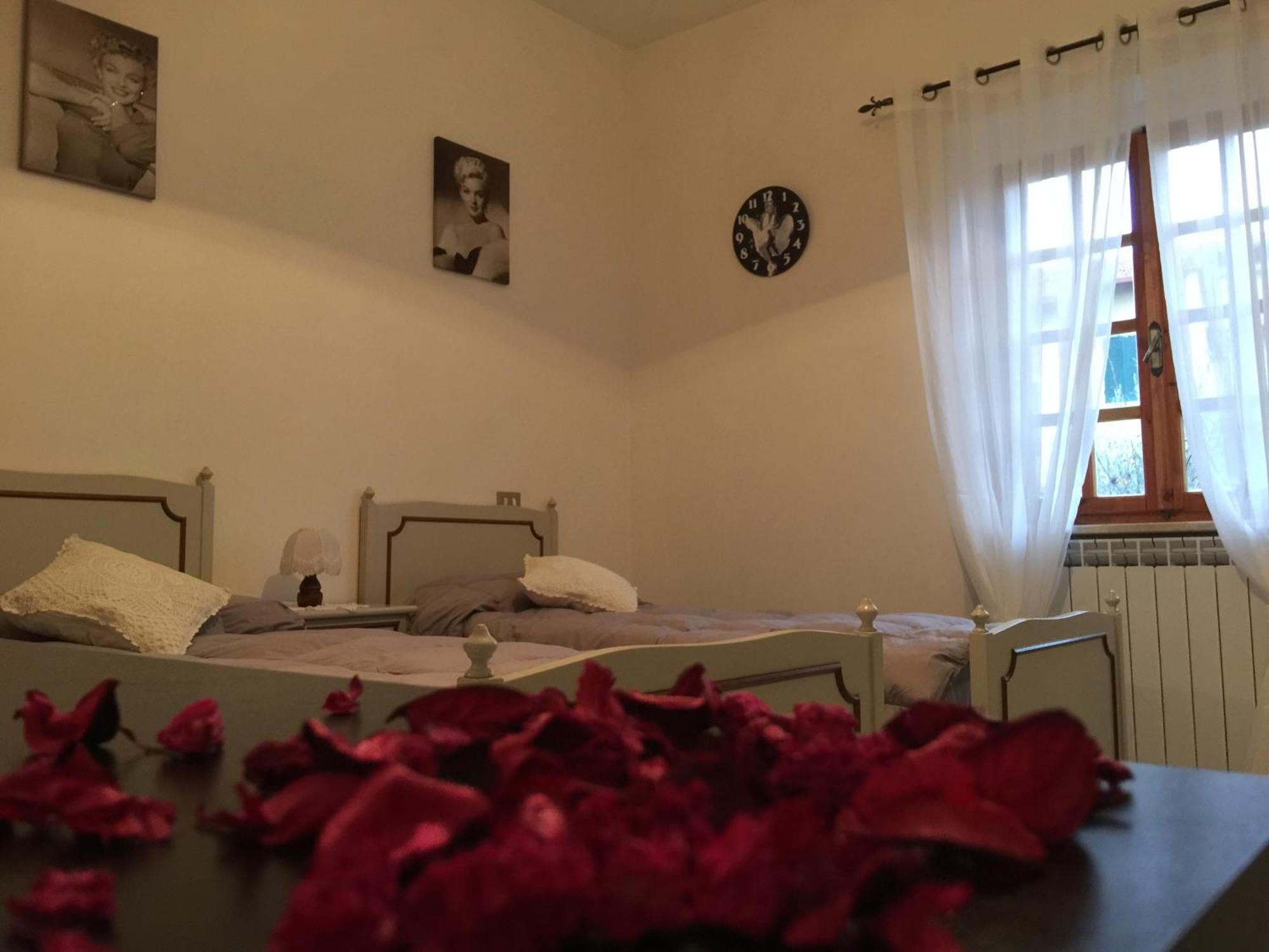 Il Porto Lejlighedshotel Tuoro sul Trasimeno Værelse billede