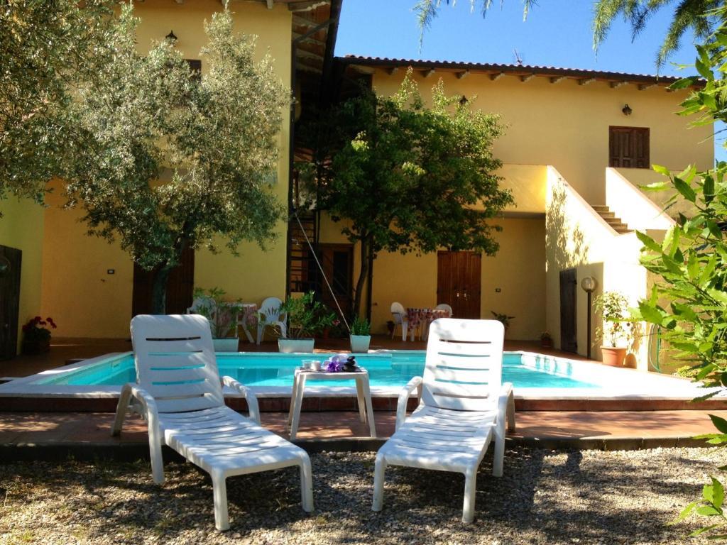 Il Porto Lejlighedshotel Tuoro sul Trasimeno Eksteriør billede