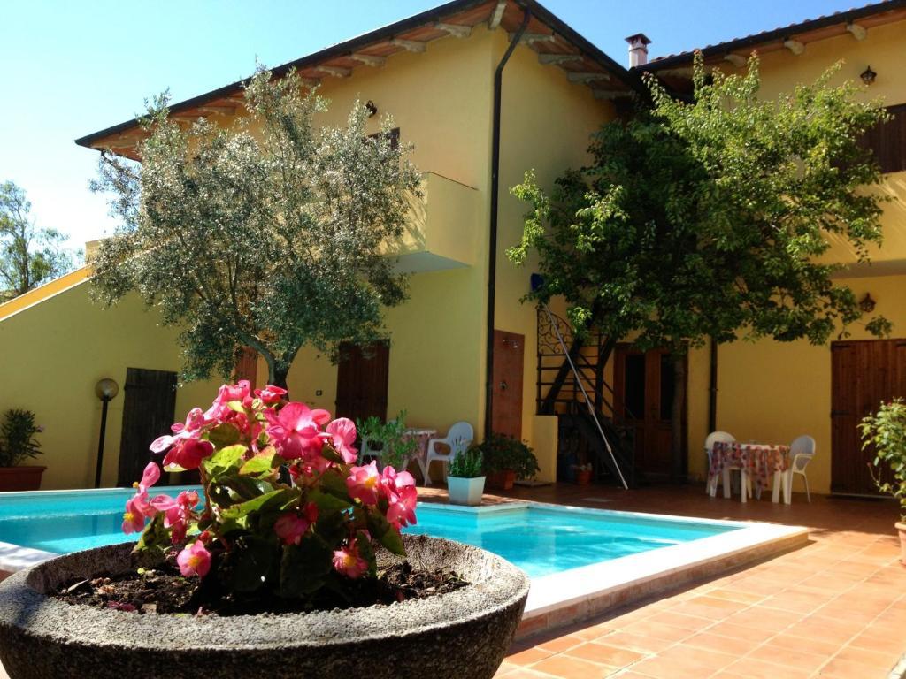 Il Porto Lejlighedshotel Tuoro sul Trasimeno Eksteriør billede
